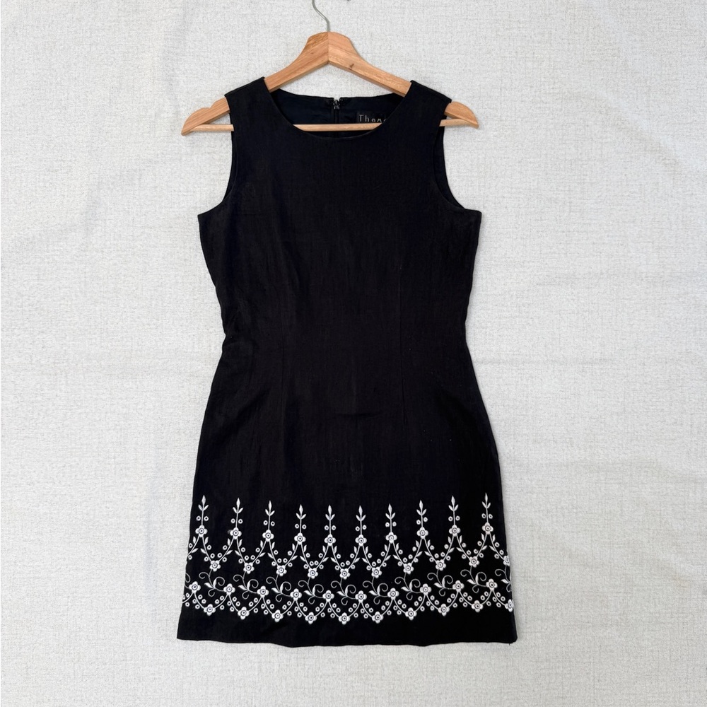 Elegant Thomo Linen Midi Sleeveless Dress with White Embroidery
